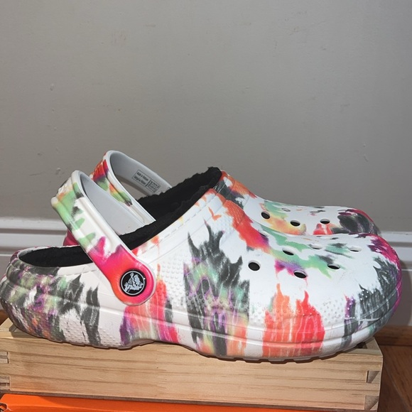Women’s Lines CROCS - Picture 1 of 7